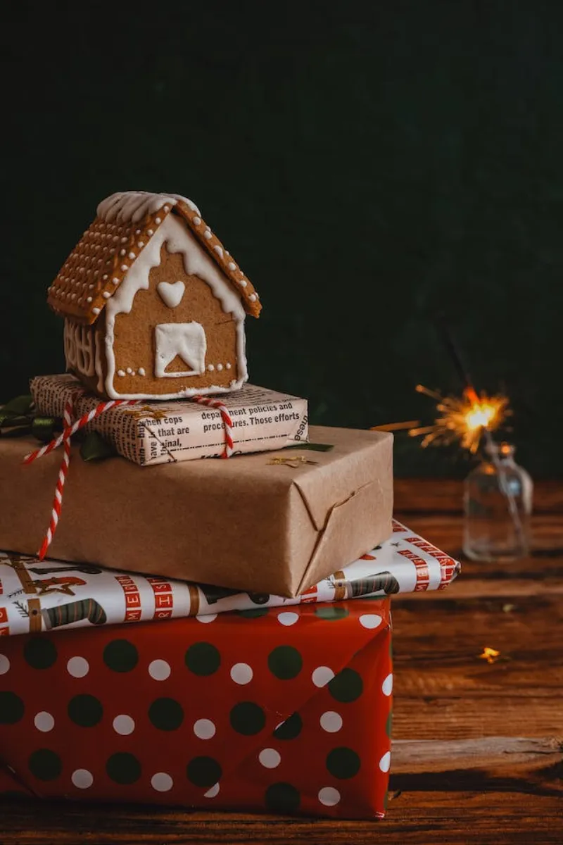 Regalos de Reyes envueltos junto a la zona infantil